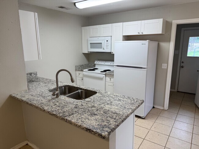 Foto del edificio - 4141 Stoneridge Dr