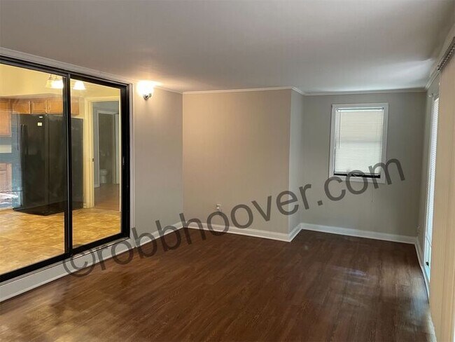 Foto del edificio - 4818 McAlpine Ln
