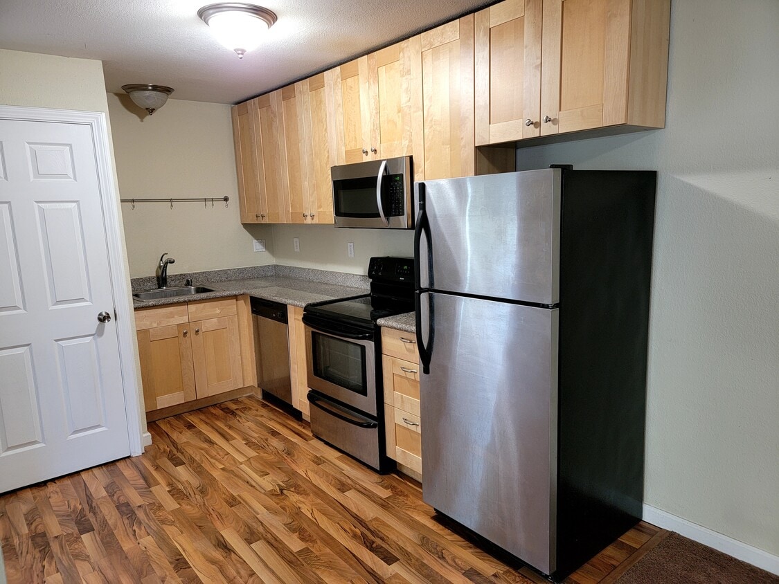 820 Casanova Ave Unit 94, Monterey, CA 93940 Condo for Rent in