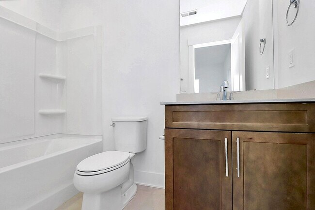 Foto del edificio - 5027 Duchess Dr