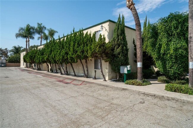 Foto del edificio - 11026 Imperial Hwy.