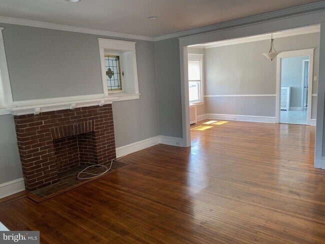 Foto del edificio - 638 Solly Ave