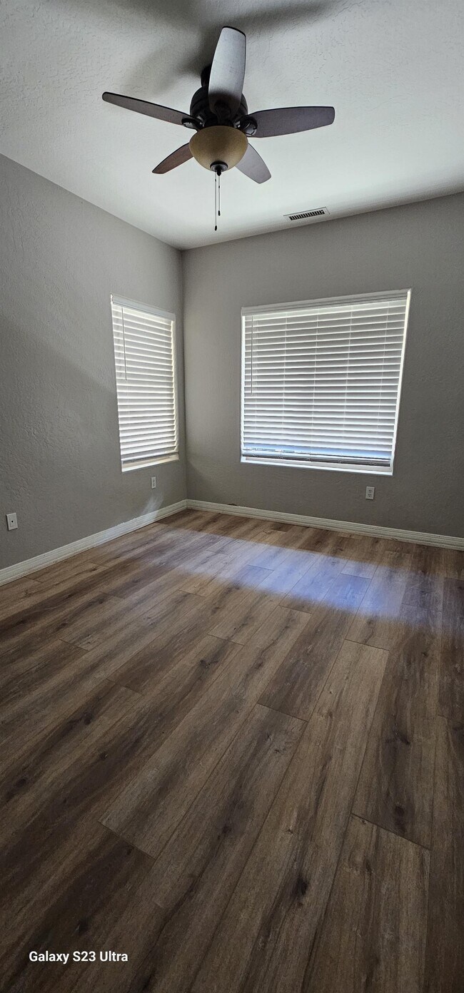 Building Photo - 1109 N Flowing Springs Trail