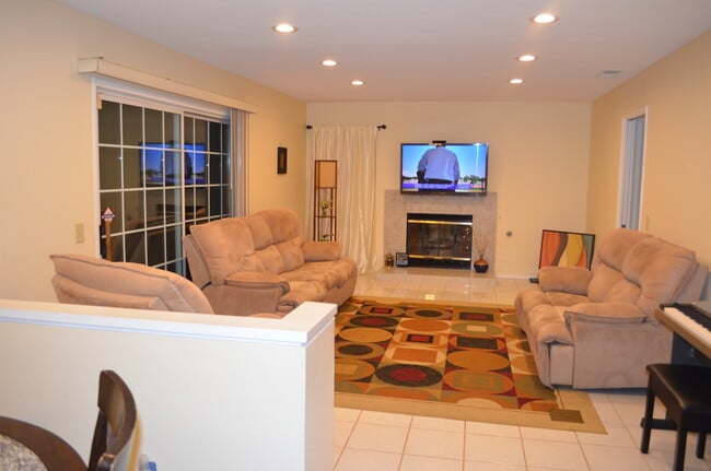 Building Photo - 10629 Bernabe Dr