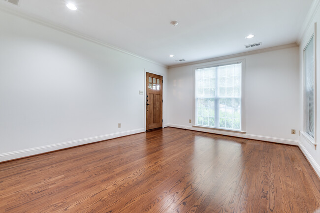 Foto del edificio - 4923 Hanover Ave