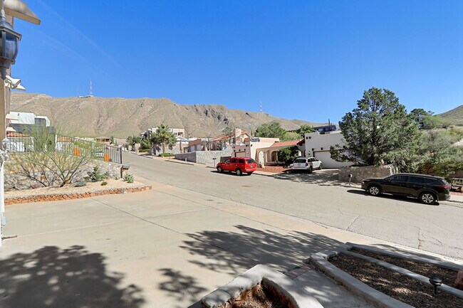 Building Photo - 4717 Excalibur Dr