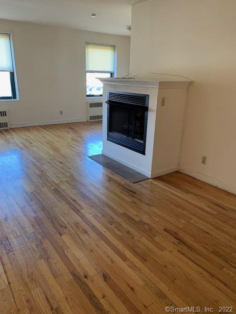 Primary Photo - 140 Hoyt St
