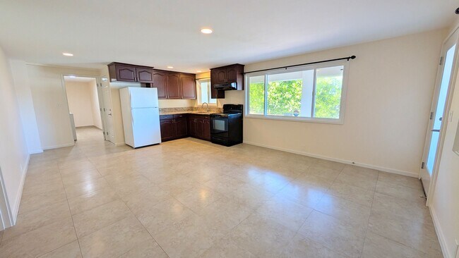 Foto del edificio - Spacious Pet Friendly 1 Bed 1 Bath Duplex in Kamehameha Heights