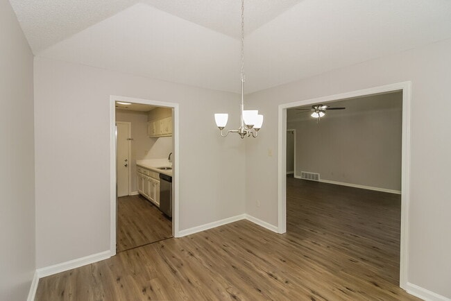 Foto del edificio - 6640 Elmore Ridge Ln