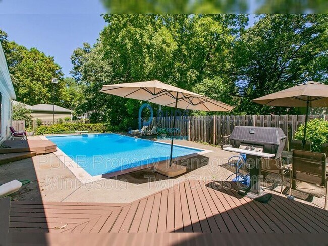 Foto del edificio - 3300 Lee Ave N