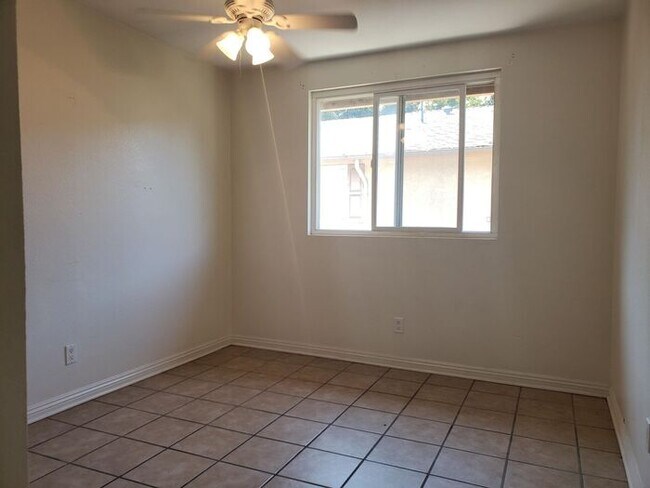 Foto del edificio - Lincoln Park Condo with Easy Freeway Access