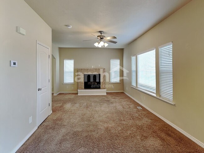 Foto del edificio - 3501 Bay Ct