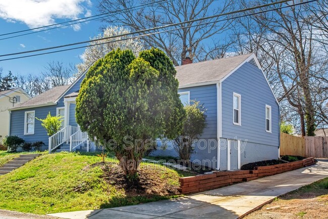 Building Photo - 176 Park St SE