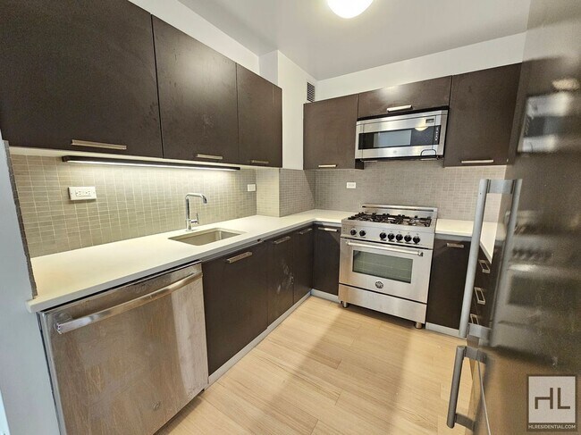 Foto del edificio - Luxury 1 Bed, 1.5 Bath on 23rd Floor in Mu...