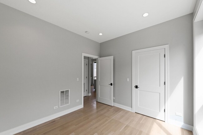 Foto del edificio - 1051 W Cornelia Ave