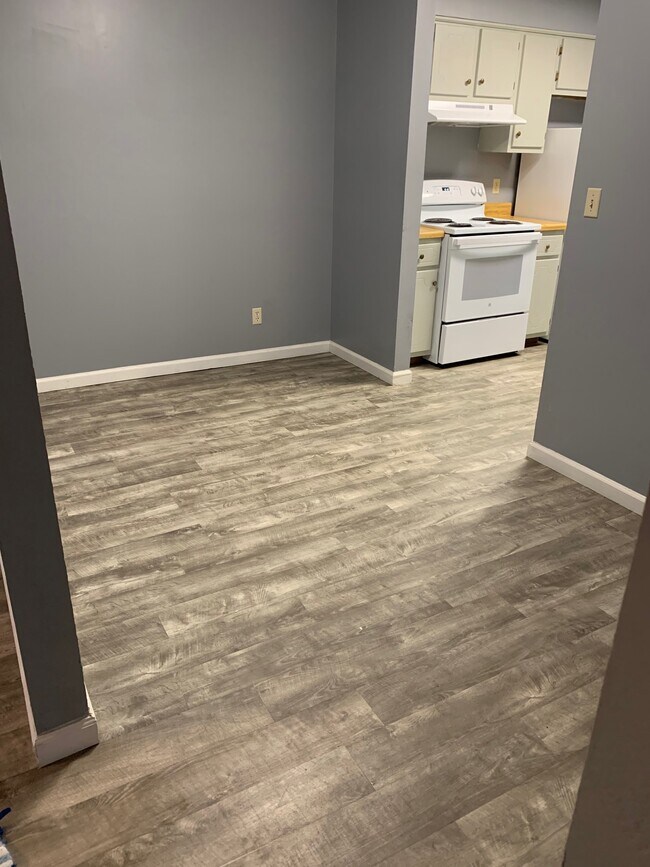 Foto del edificio - 103 Hines Blvd