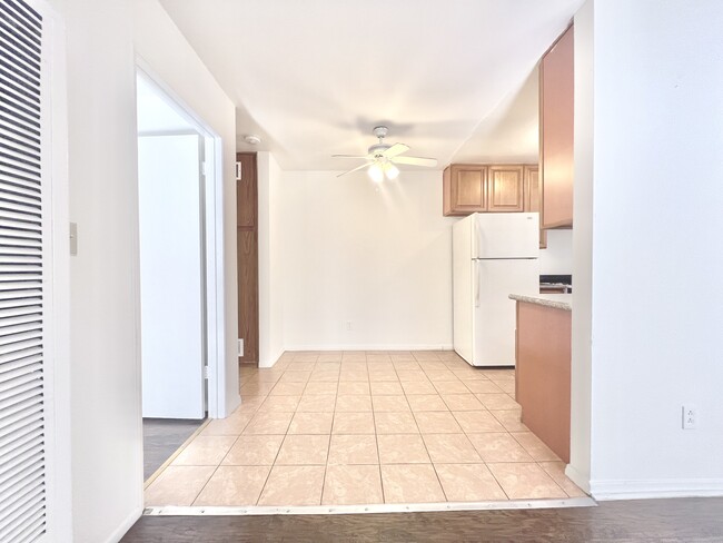 Building Photo - 617 N St Andrews Pl