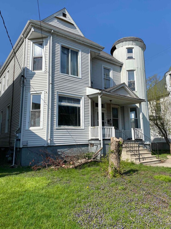 609 W Armstrong Ave, Peoria, IL 61606 Room for Rent in Peoria, IL