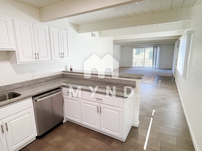 Building Photo - 3107 Willow Rd Apt G