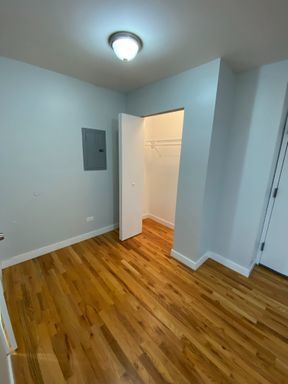 Building Photo - 7450 N Greenview Ave