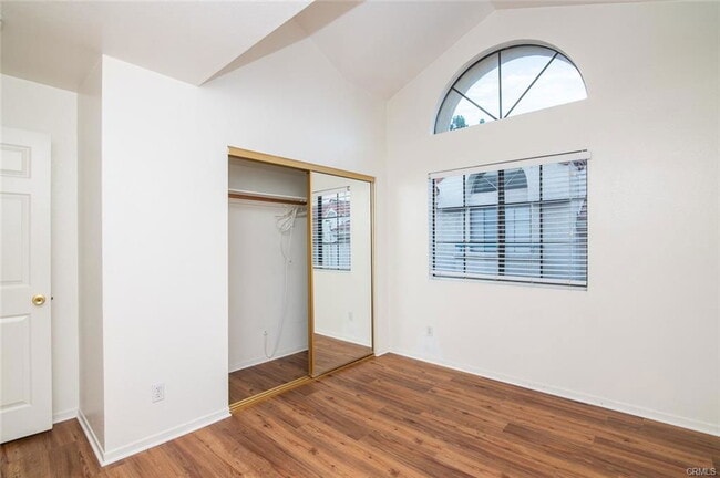 Foto del edificio - 2930 Montrose Ave