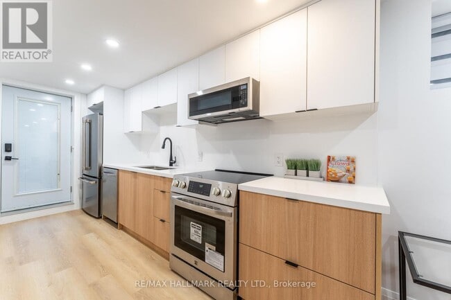 Photo du bâtiment - 700 Adelaide St W