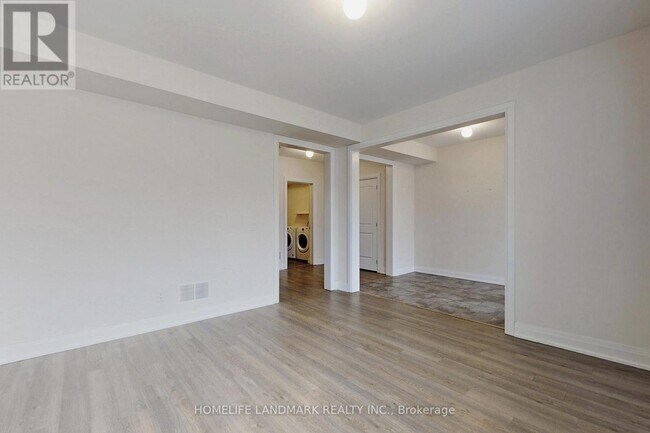 Building Photo - 47 Sparks St