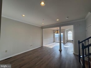 Building Photo - 17 Lincoln Dr