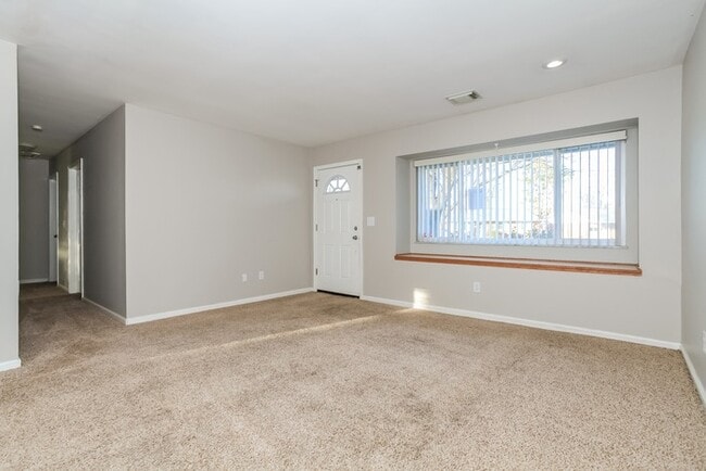 Building Photo - Cute 3 Bedroom Cincinnati Home