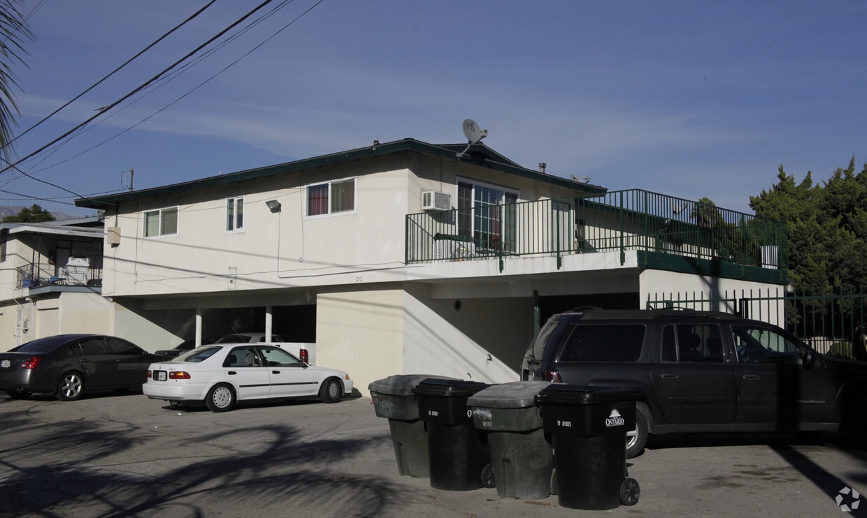 Building Photo - 733 N Palmetto Ave