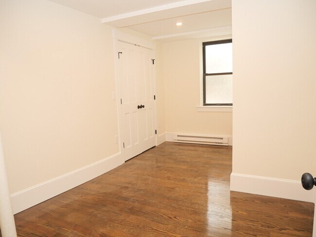 Foto del edificio - 261 W Newton St