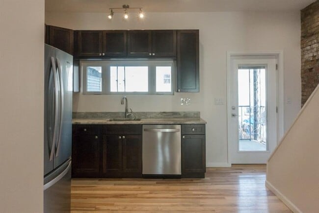 Building Photo - 431 Sapphire Way