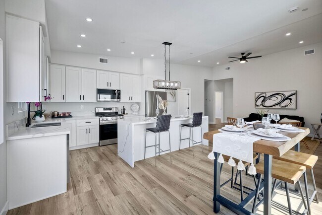 Foto del edificio - Coming Soon!  Welcome to the new charming apartments in Imperial Beach!