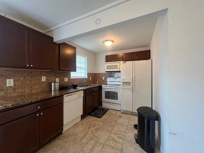 Photo - 702 Mitchell Dr Townhome