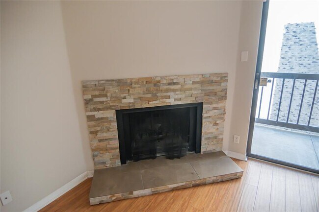 Building Photo - 8888 Tallwood Dr
