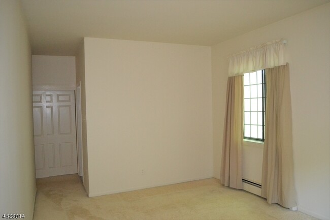 Building Photo - 1 Foxwood Dr