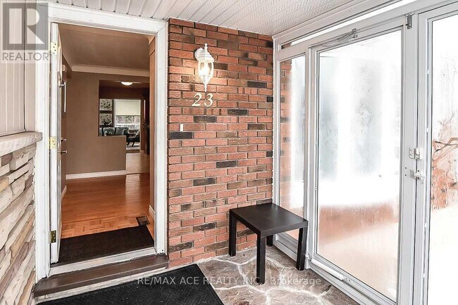 Building Photo - 23 Woodsview Ave