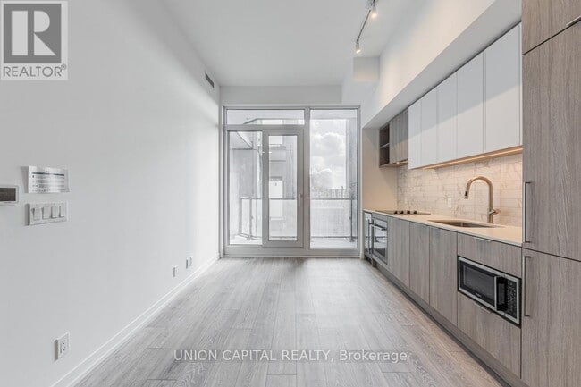Building Photo - 2020-2020 Bathurst St