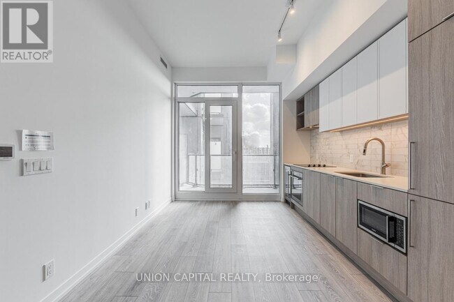 Photo du bâtiment - 2020-2020 Bathurst St