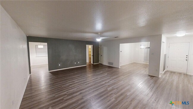 Foto del edificio - 212 Sims Ridge Dr