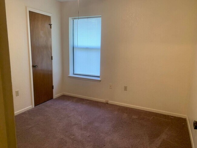 Building Photo - Large 3 bedroom Home in Twin Oaks-Wylie!