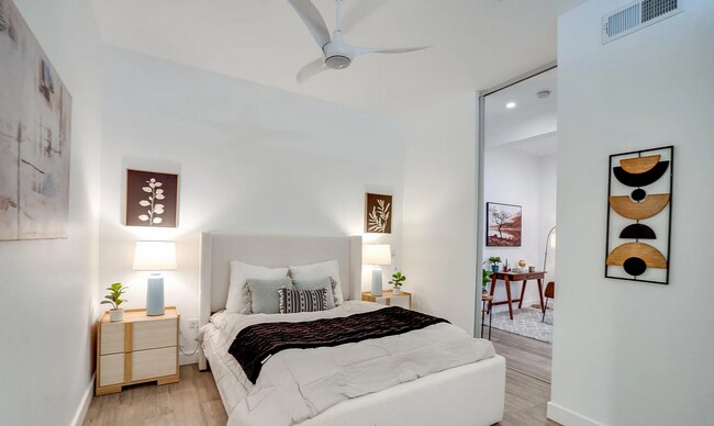 Foto del edificio - 1009 N Hayworth Ave