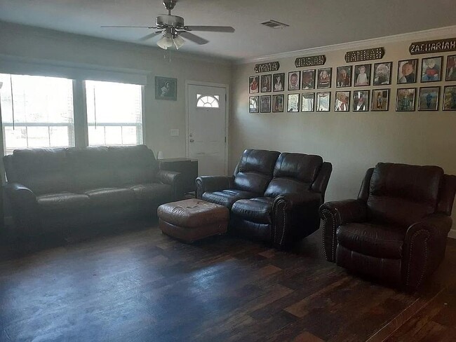 Building Photo - 536 Wright Dr