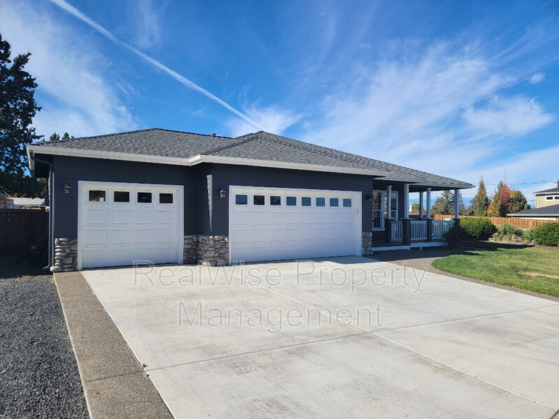 3721 SW Tommy Armour Ln, Redmond, OR 97756 House Rental in Redmond