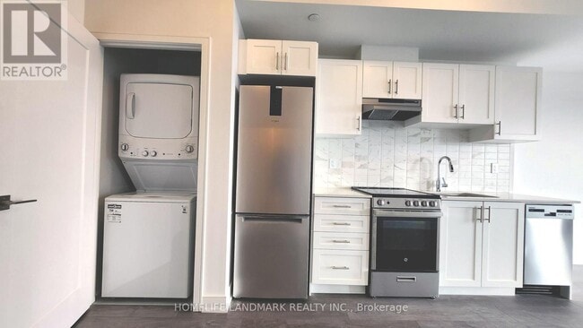 Building Photo - 715 Davis Dr