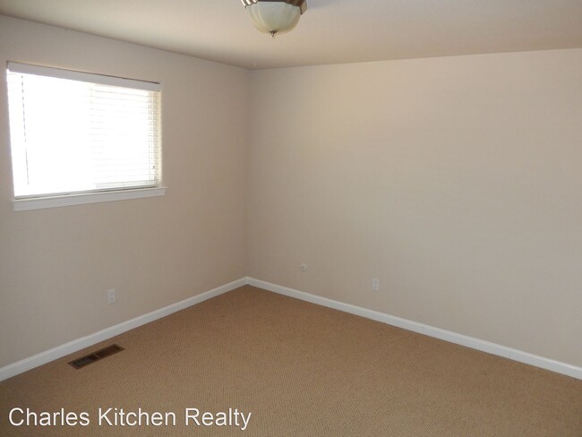 Building Photo - 3 br, 1.5 bath House - 800 Armory Lane