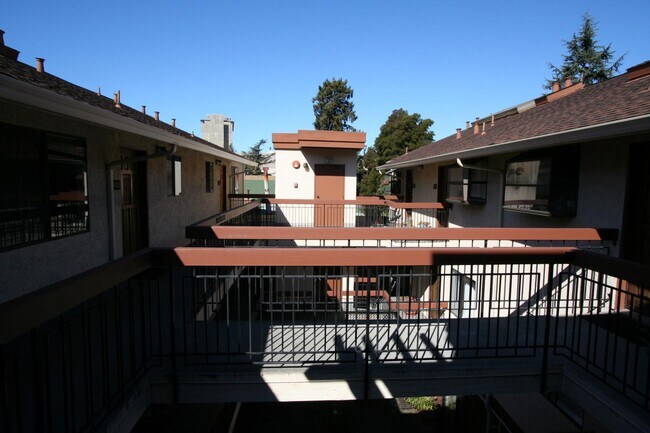 Building Photo - 70 Yosemite Ave