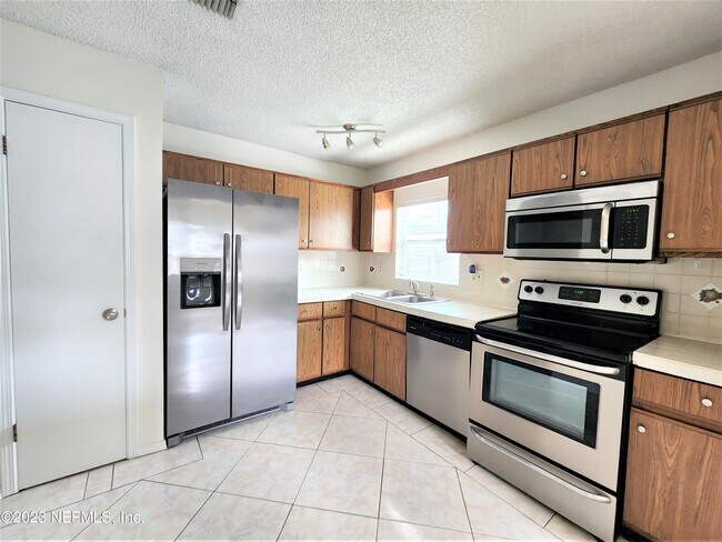 Foto del edificio - 3730 Indian Princess Rd N