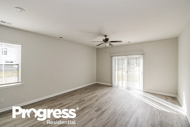 Foto del edificio - 16 Kenwood Dr