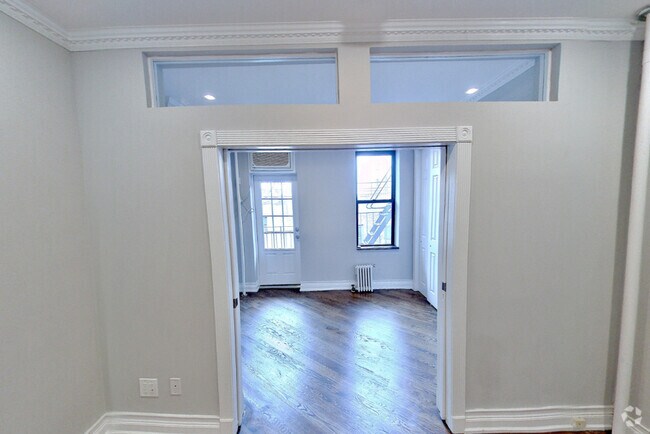 Building Photo - 279 E 10th St